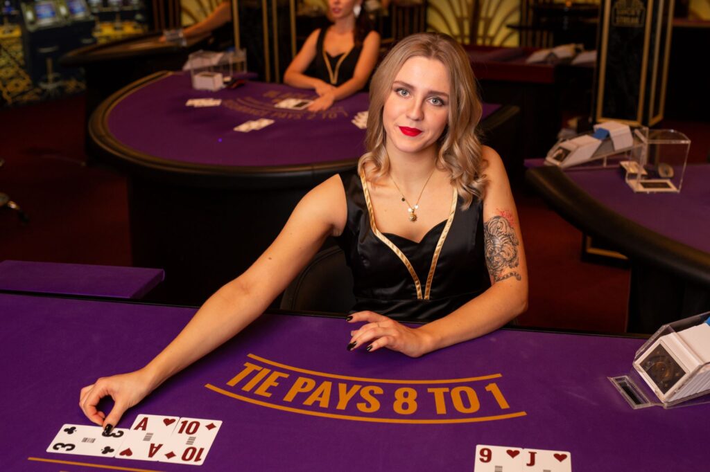 PH33 Live Dealer Baccarat and Roulette Tables